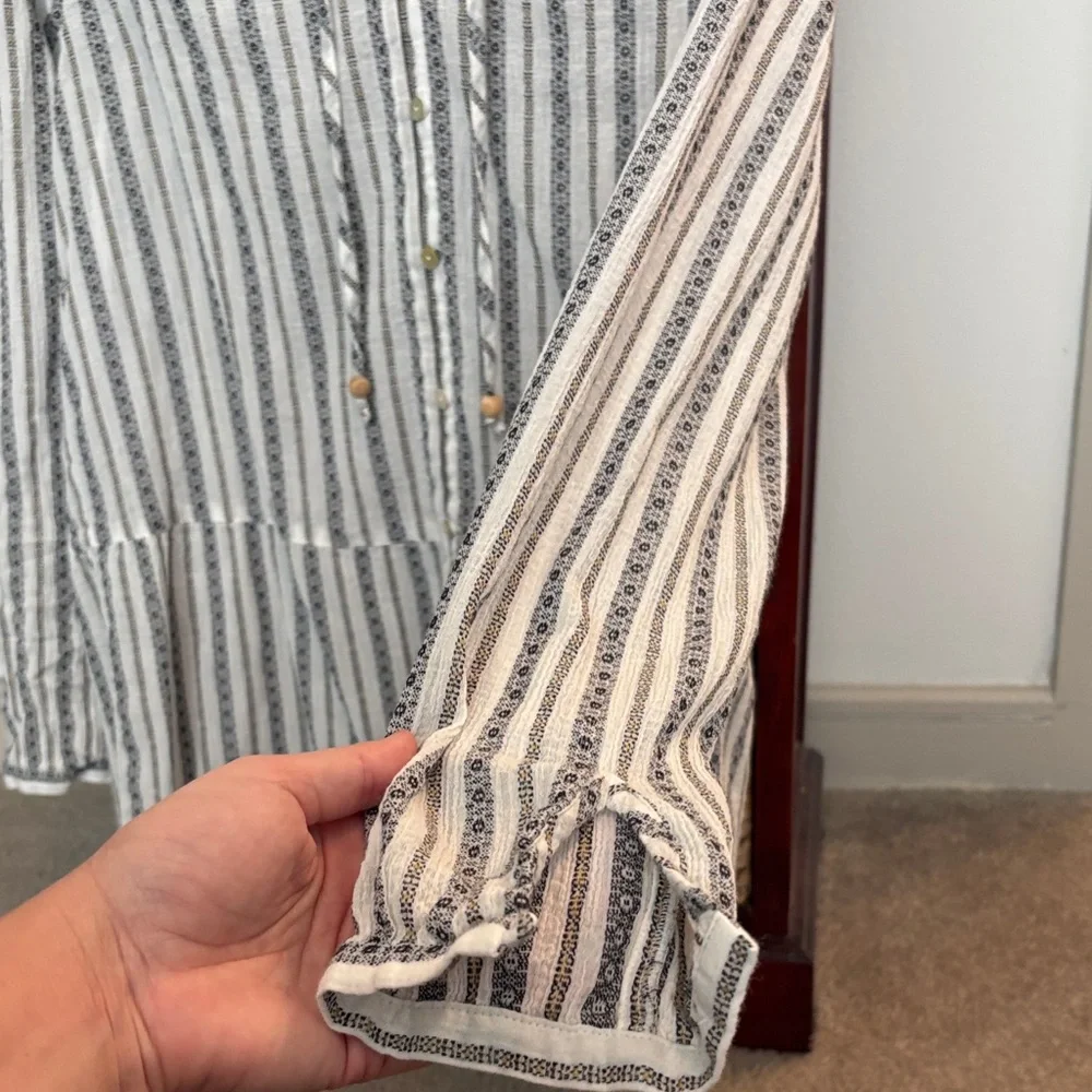 J Jill Women’s Bohemian  Striped Gray and White Top - Picture 3 of 7